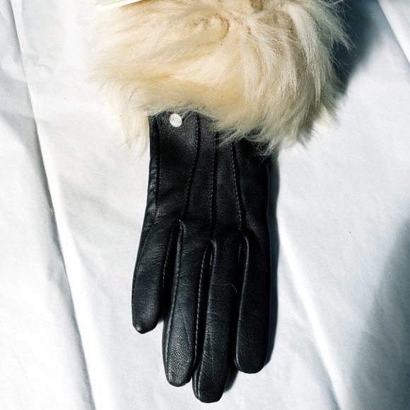 SOLD 🥰NWT💗UGG Shearling Black Leather Gloves - Picture 6 of 8